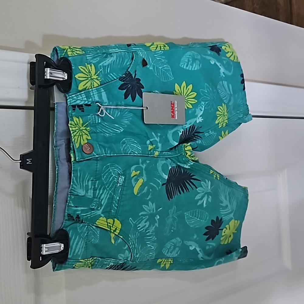 Nwt kanz Boys green with tropical/lizards sz 6